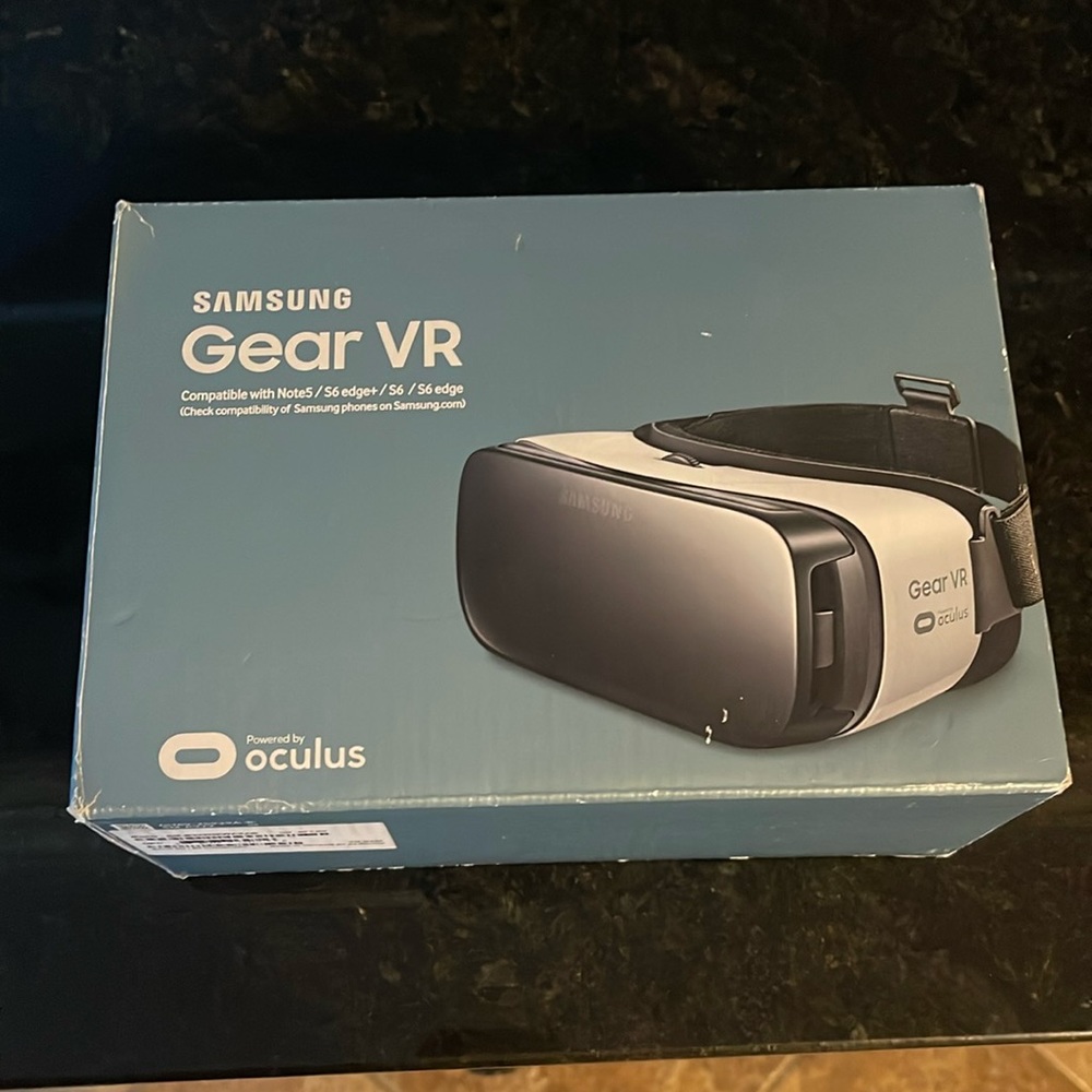 Samsung Gear VR. New without tag.